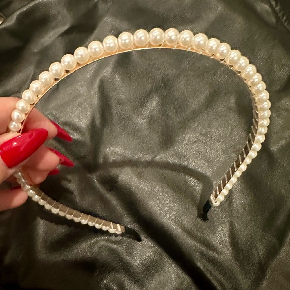 Elegant Pearl Headband